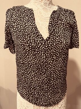 Black Heart-Print V-Neck Short Sleeve Blouse